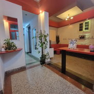 Casa grande en el vedado, la habana, zona muy céntrica, ideal para negocio. La casa tiene 2 pisos, portal, 2 terrazas ( - Img 54755158