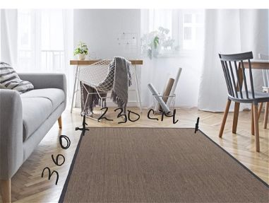 Vendo alfombra de piso para casa de uso pero en perfecto estado mide 2.30 ancho y 360cm metros de largo - Img 65426076