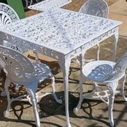 Mesa cuadrada con 4 sillas estilo tribal - Img 53698235