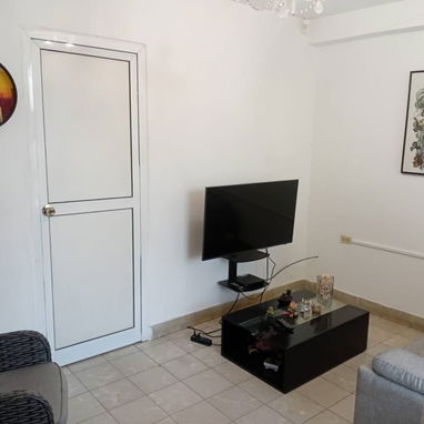 Casa en alto de 2 cuartos en Santiago de las vegas, Boyeros. - 3/10