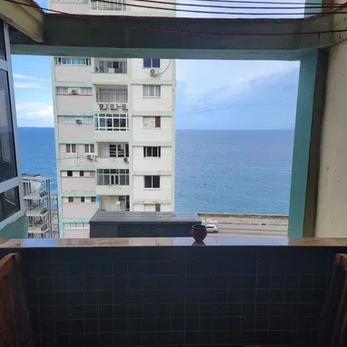 Apartamento en el Vedado con vistas al mar - Img 122038855
