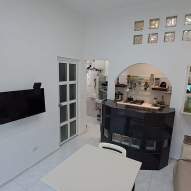 APARTAMENTO RENOVADO EN BAJOS EN VEDADO - Img 114419451