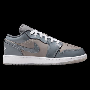 (X)  Zapatillas Air Jordan 1 Low en tonos grises con acabado brillante  $84.00 - 2/7
