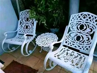 Hermosos juegos de sillones de aluminio fundido esmaltados en blanco o negro - Img main-image-45706628