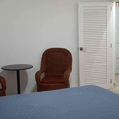 RENTA LINEAL EN EL VEDADO - 4/10