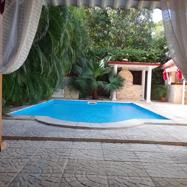 Casa de renta  con piscina en playa - Img 102410010