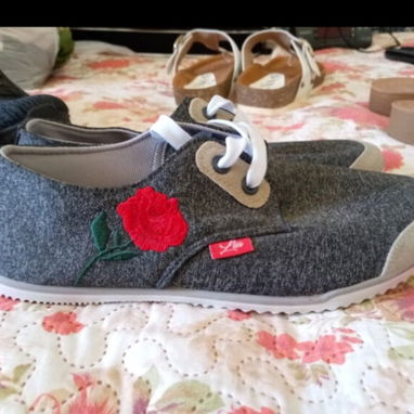 Tenis , Sandalias y Vestidos - Img 119489750