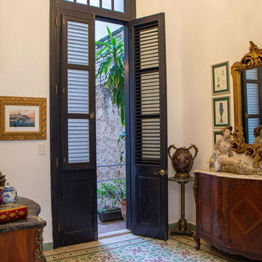 📢📢📢LUJO EN CENTRO HABANA, SE VENDE HOSTAL DE TRES PISOS 📢📢 - Img 121716177