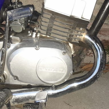 Vendo moto suzuki x100 con chapa y lista para traspaso - Img 122772453