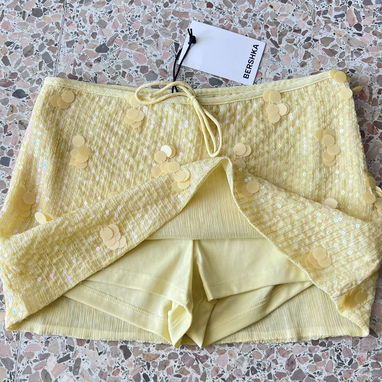 Sayas y Shorts de lentejuelas Bershka - 2/5