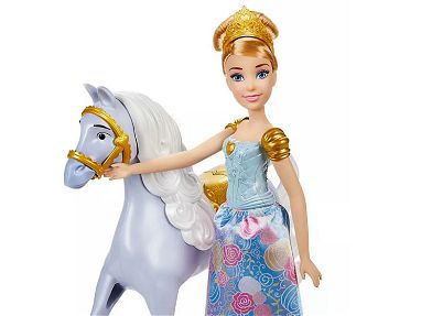 Hermoso Juego de 2 piezas de Disney Hasbro Princesas, Muñeca Cenicienta y su Caballo Mayor, Sellados en Caja - Img 34718053
