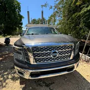 Vendo o negocio Nissan Titán 2018, de gasolina - Img 54716754