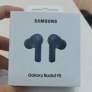 Audifonos manos libres gama alta Samsung Galaxy Buds 3 FE 0km sellados en caja garantia somos tienda fisica. 54741004 - Img 53373108