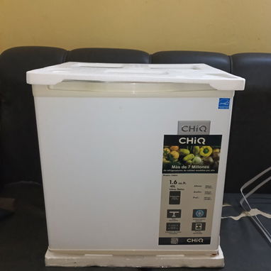 Minibar CHiQ casi nuevo - 3/4