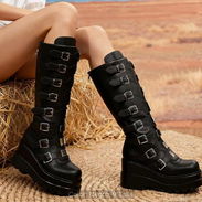 Botas góticas - Img 58296315