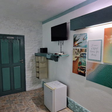 Hostal Las Palmas con Piscina y Jacuzzi Vacaciones en Familia - Img 125432655