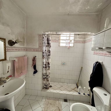 GG-161 | CASA INDEPENDIENTE EN EL AUTO POR 25000 (2 CUARTOS, 2 BAÑOS, PASILLOS LATERALES Y PATIO) - 5/7