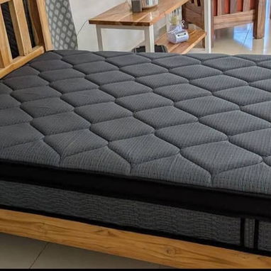 Colchón King size de 180x2 Marca eenzzo italiano empacado al vacío comunícate con Pedro - Img 110162236