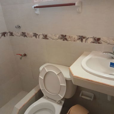 Casa cerca de la Ceguera y Tropicana - 7/9