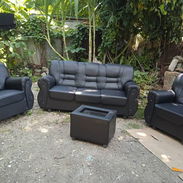 Muebles. Sofá, Butacas y Mesa de Centro. - Img 58256901