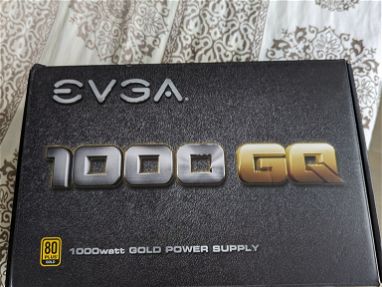 Gran Fuente EVGA modular de 1000W 83 AMP y certificación 80+ Oro - Img main-image-46006222