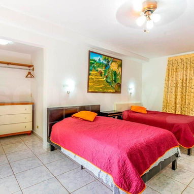 Renta de casa con piscina - Img 114956682