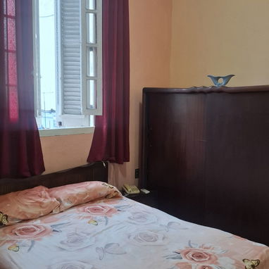 Venta de apto en el vedado cerca de linea y A por encima de linea 1er piso exterior 2/4. Capitalista 53614857 - 4/10
