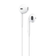 Audífono de cable Apple EarPods 🌐 Color 🤍 - Img 56376246