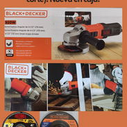 Pulidora Black & Decker de 920W y dos discos. Nueva en caja - Img 54448965
