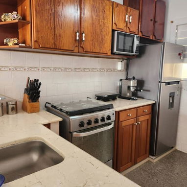 Vive con estilo aprt independiente en Vedado Paseo y 5ta - Img 125284830