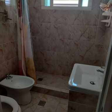 Playa 31 y 42. Rento apto de 3 cuartos y 2 baños. Terraza a la calle. Alquiler Lineal Garantizado. Se aceptan niños - Img 116460200