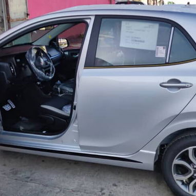 Vendo o negocio kia picanto del 2025 cero milla solo 6mil kilómetros camiando - Img 93416218