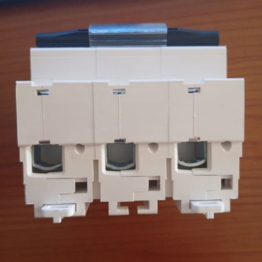 Breaker termomagnetico - 3/6