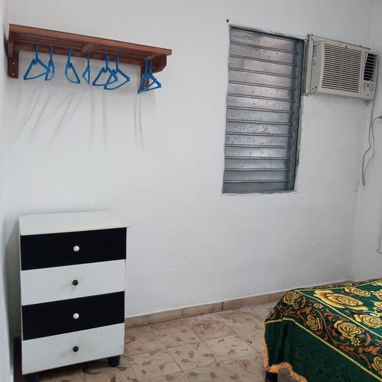 Alquilo apto en planta baja en Versalles, La Lisa,a tres cuadras solamente del hospital Frank País,muy céntrico - Img 119005442