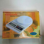 Pesa digital con capacidad hasta 7 kg - Img 57969559
