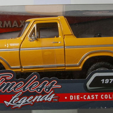 Autos a escala 1/24 (Nuevos en caja) - 2/2