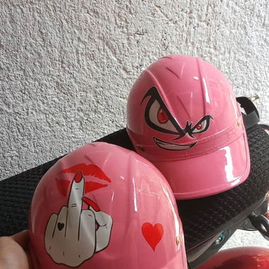 Tengo casco d moto 🪖 de diferentes modelos en 8,500 cup cada uno   Mensajería solo Habana   WhatsApp 58965337 - 4/10