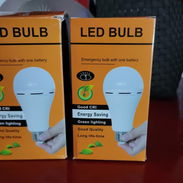 Precio 💸 2500 cup 📲53900980 Estos bombillos son focos LED de emergencia recargables con batería integrada. Su - Img 57945309