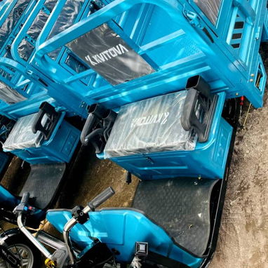 ‼️ Triciclo KVITOVA ‼️ Características:  ☑️Motor de 1200w ☑️Autonomía de 80-100km ☑️Capacidad para 8 personas  ☑️Batería - 4/7