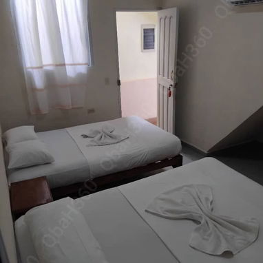 RENTA hostal de 3 habitaciones y piscina EN PLAYA LA BOCA, TRINIDAD - 4/9