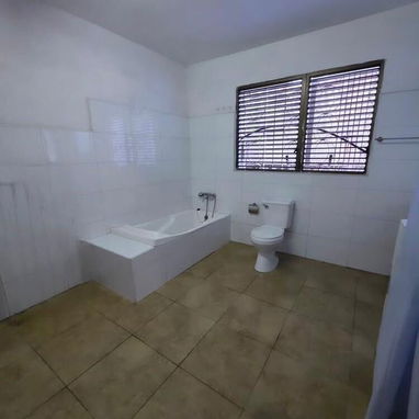 Casa Totalmente independiente Nuevo Vedado 430 m2 Año 1956 6/4 en 160mil 53582376 - Img 122847164