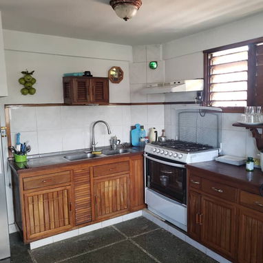 Vendo Bello apartamento de 3 cuartos y 3 baños en Vedado - Img 122889171