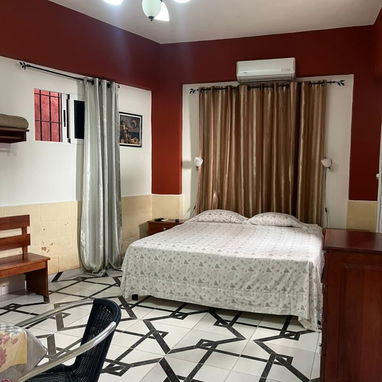RENTA APARTAMENTO INDEPENDIENTE, EN EL VEDADO,  CON 1 HABITACIÓN +53 52463651 .cerquita del hotel Habana Libre,  Y - Img 110217061