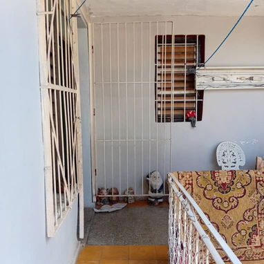 72_*SE VENDE APTO SOTERRADO EN 3ER PISO EN HABANA VIEJA🏰*  👌🏽*EL POLICLÍNICO AL DOBLAR🔜LA BODEGA EN LOS BAJOS Y EL A - Img 122990808