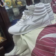 Tenis Reebok blancos nuevos # 37.5-38 edicion limitada - Img 53716396