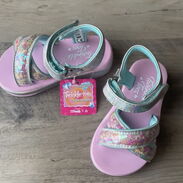 Zapatos de niña nuevos, con luces, marca Skechers. #7 americano. Zapatos de niña de 1 a 2 años. - Img 45425412