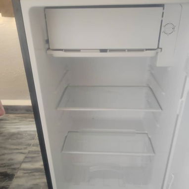 Minibar ( modelo grande ) Frigidaire Como Nueva – ¡Excelente Enfriamiento y Estado! - Img 123059829
