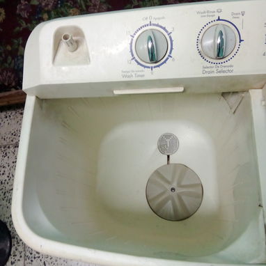 Lavadora semiautomática LG de uso en buen estado - Img 124939084