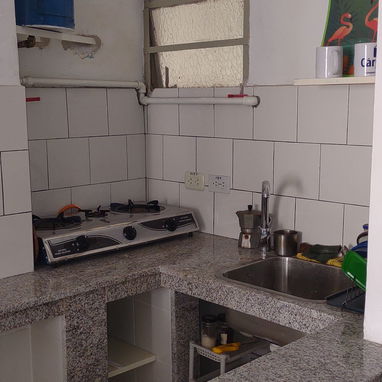 Renta lineal , Jovellar, apto 1er piso, balcón a la calle, para 1 o 2 personas,con 1 habit climatizada - Img 122151753