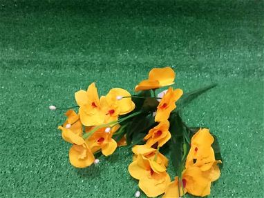 Flores artificiales tipo orquídea mariposa - Img 67189870